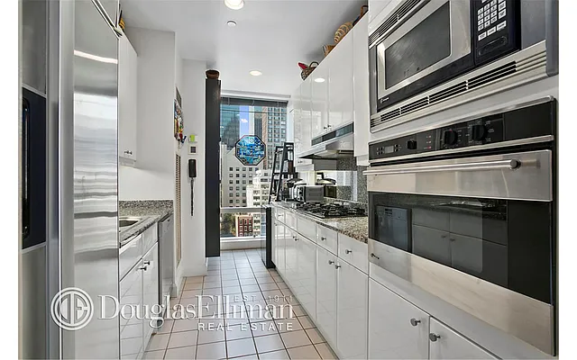 Sold by Douglas Elliman | media 21