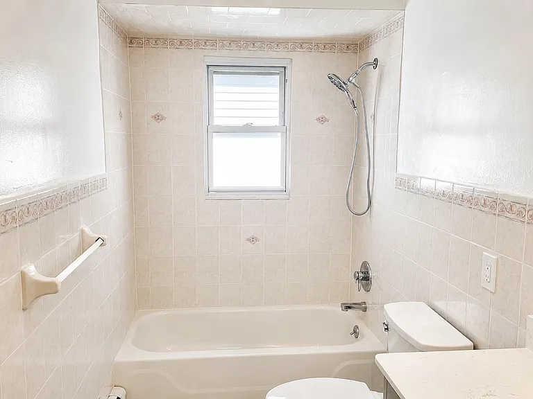 136 Bennett Ave #T — Photo 22