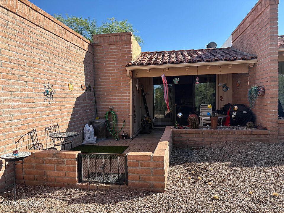 1st image of 1320 W Desert Hills Dr
