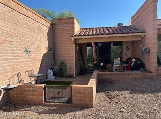 1320 W Desert Hills Dr, Green Valley, AZ 85622