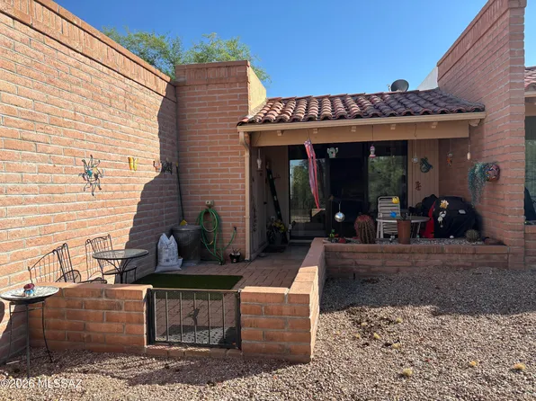 1320 W Desert Hills Dr, Green Valley, AZ 85622
