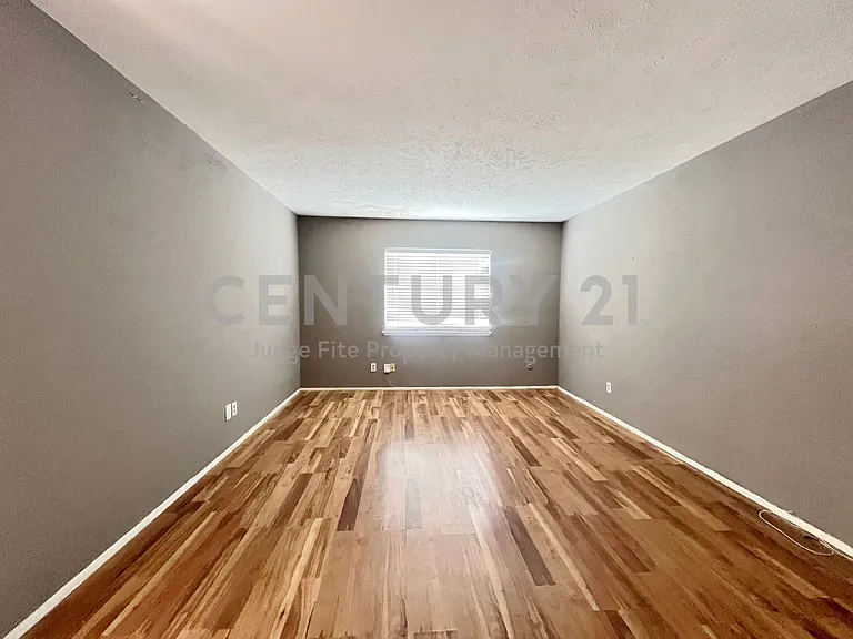 6011 Dooley Dr — Photo 7