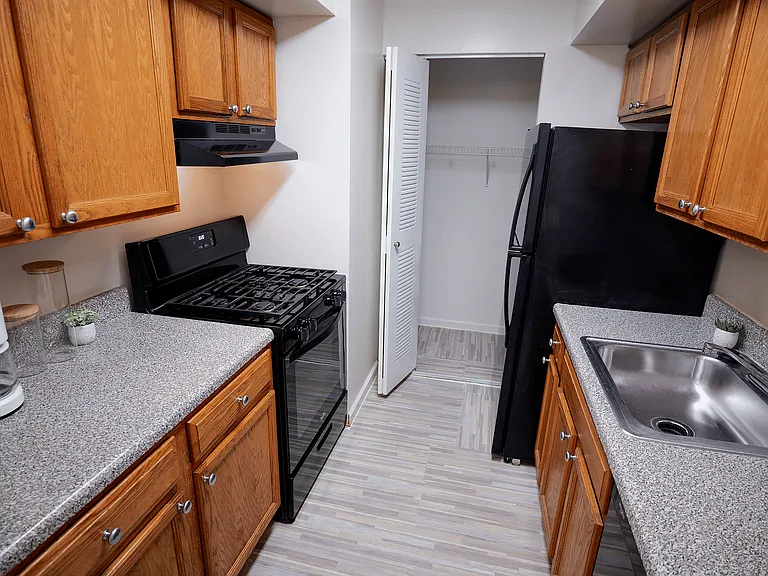 Woodmere Apartments — Photo 11