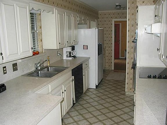 5th image of 1614 Glen Valley Dr