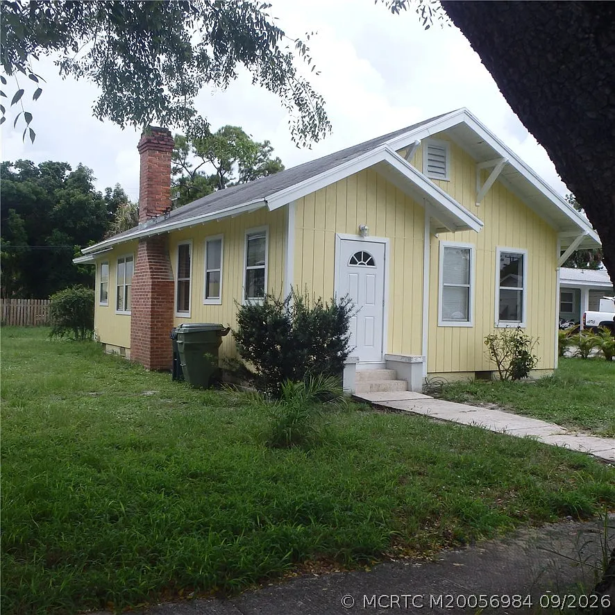 3 bed, 1.0 bath, 1029 sqft, $2,000 — Photo 2
