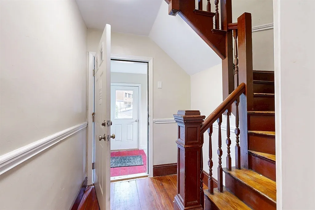 3 bed, 1.0 bath, 1100 sqft, $3,500 — Photo 4