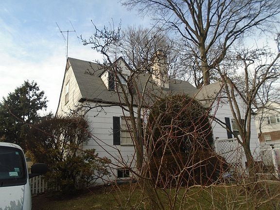 3rd image of 4033 Bell Ave