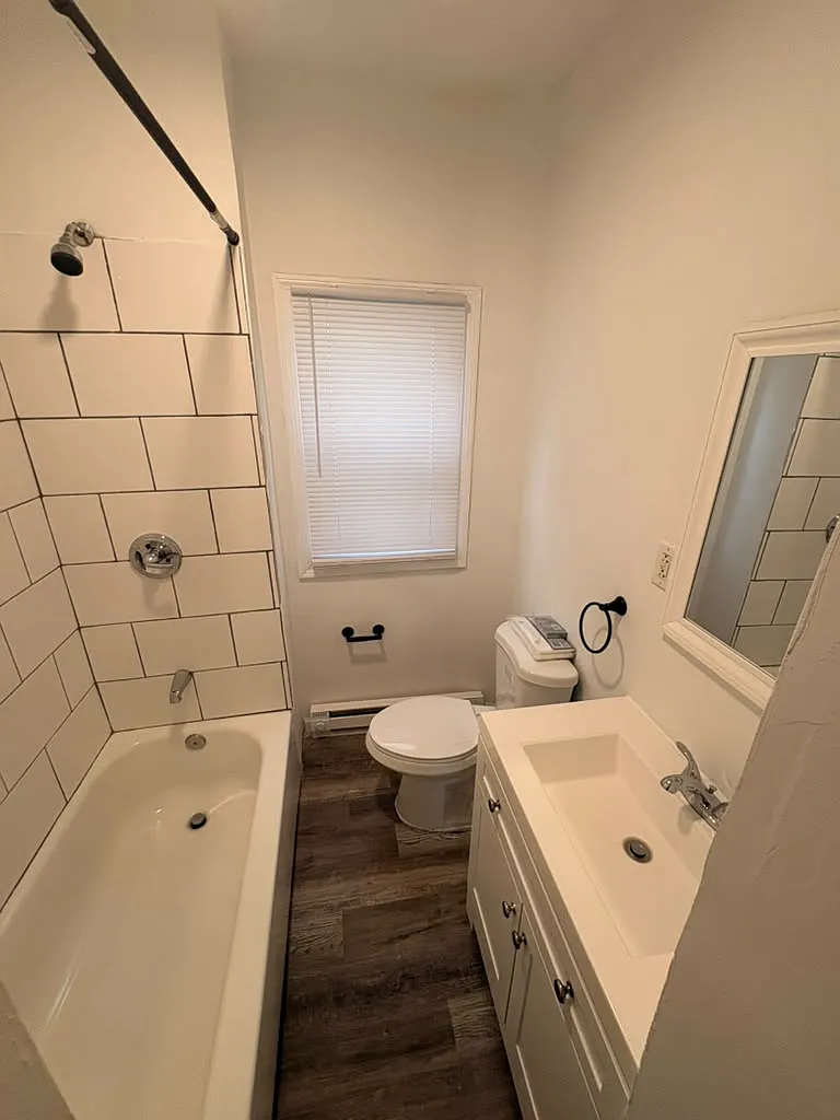 3 bed, 900 sqft, $1,700 — Photo 3