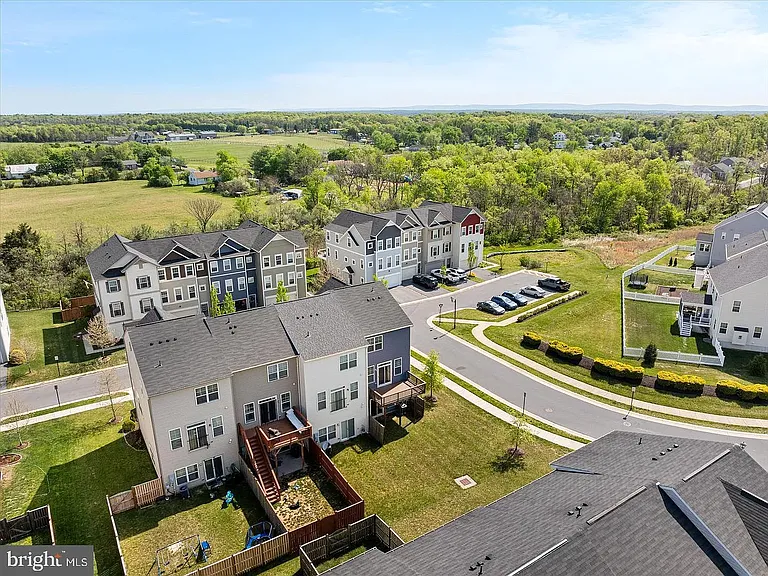 109 Splendor Garden Way — Photo 46
