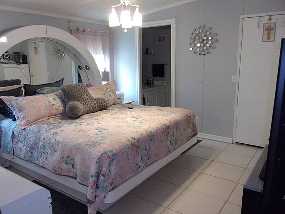 4th image of 33121 Dockside Ln #142