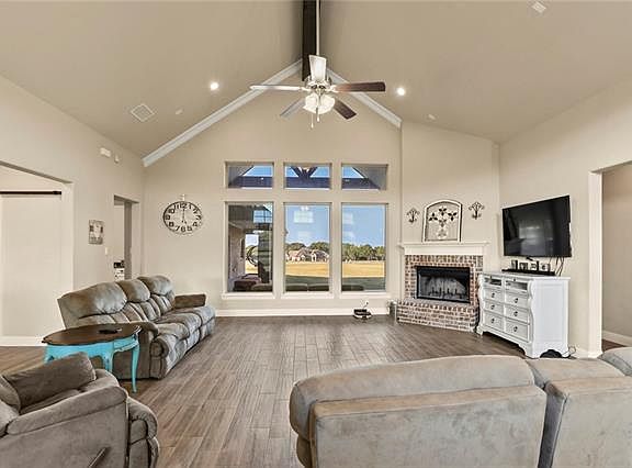 4th image of 915 Cypress Point Dr