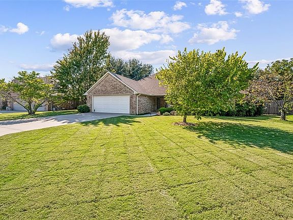 4th image of 1555 Glenwood Dr