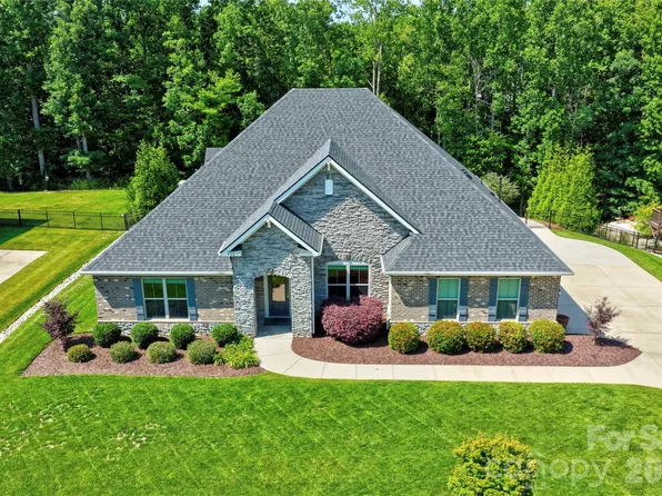 138 Campanile Dr, Mooresville, NC 28117