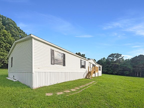 3rd image of 979 Oak Manor Dr SE