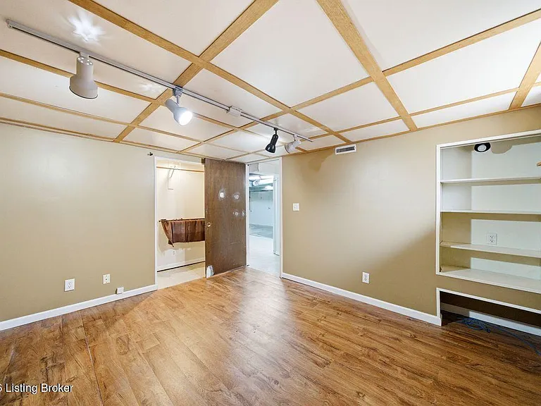 1209 Valley Dr — Photo 35