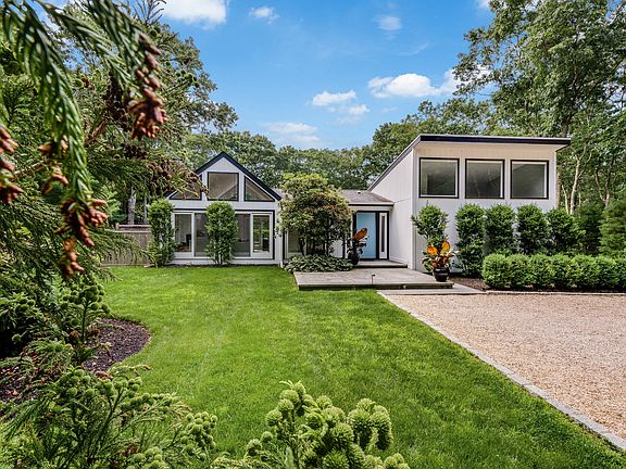 3rd image of 7 Shorewood Dr