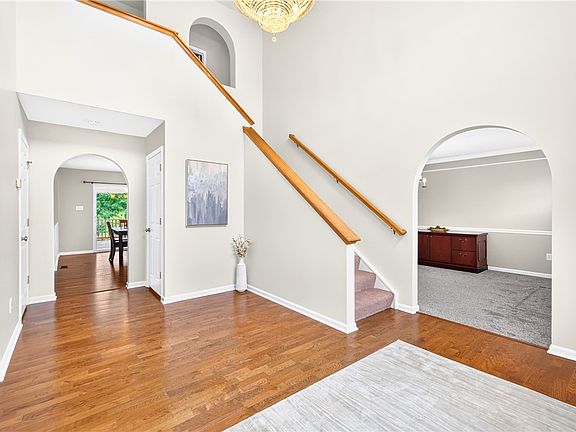 2nd image of 505 Blue Ridge Dr