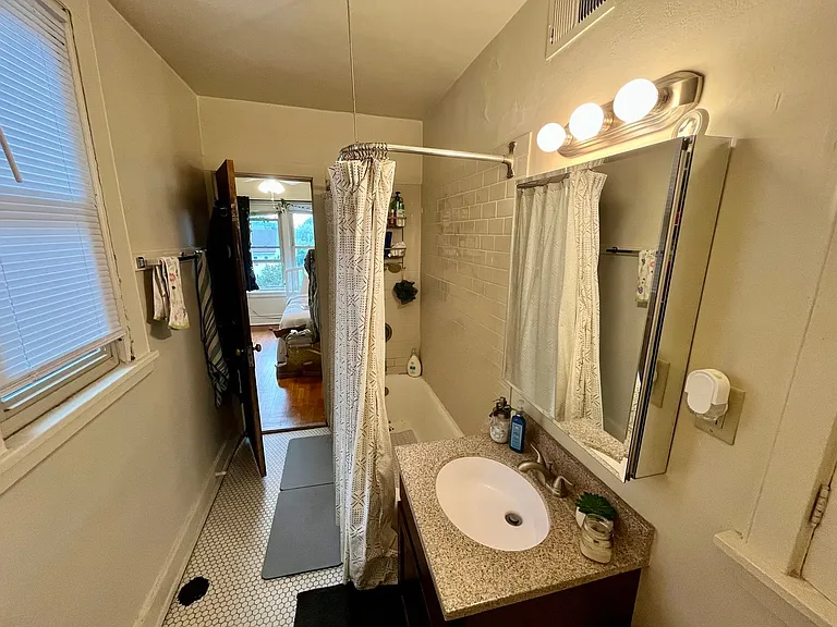 2564 N Murray Ave — Photo 14