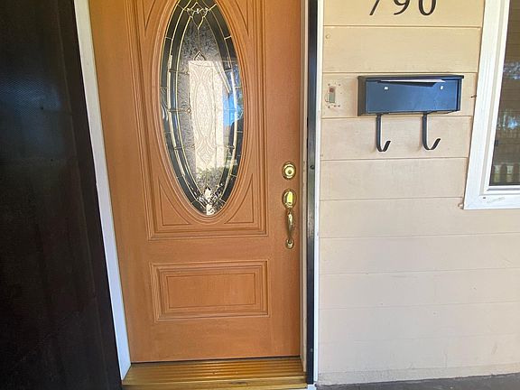 4th image of 790 S College Ave