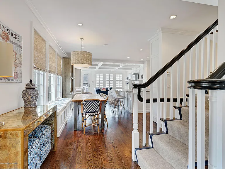 401 Monmouth Ave — Photo 7