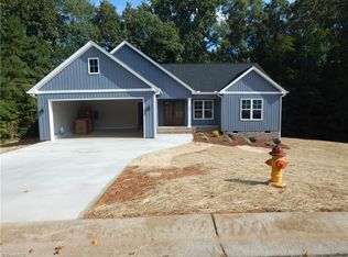 142 N Port Dr, Lexington, NC 27292