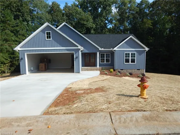 142 N Port Dr, Lexington, NC 27292