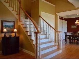 6N081 E Ridgewood Dr, St Charles, IL 60175