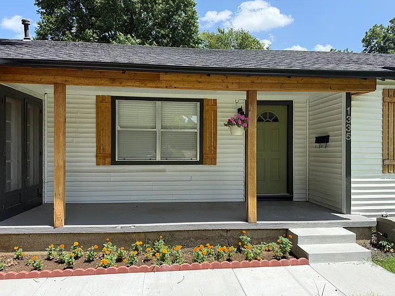 1335 S Pittsburg Ave — Photo 2