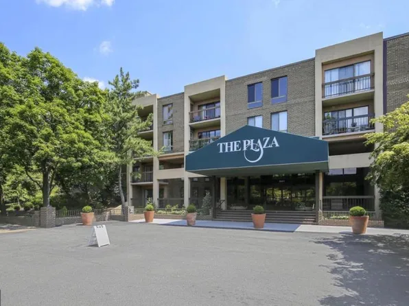 805 N Howard St APT 431, Alexandria, VA 22304