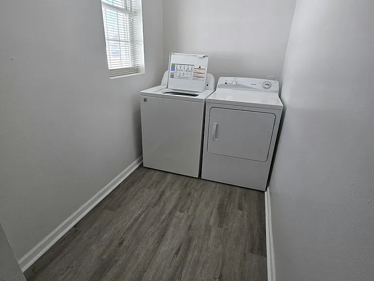 Maun floor laundry room