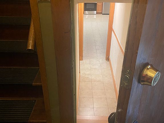 4th image of 4844 N Washtenaw Ave #G