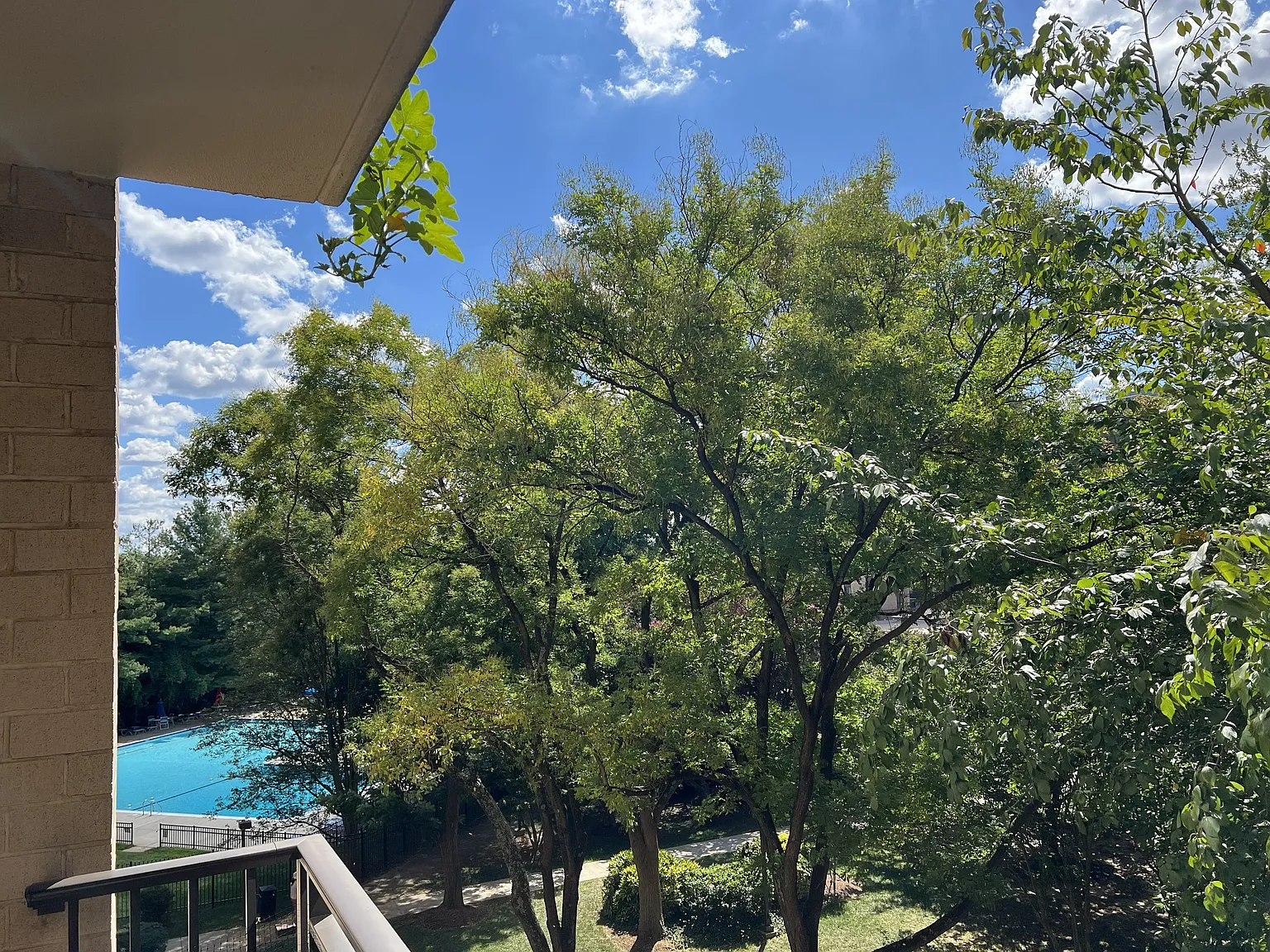 2 bed, 1054 sqft, $2,600 — Photo 3