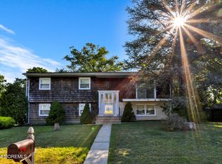 3 Burdge Dr, Howell, NJ 07731