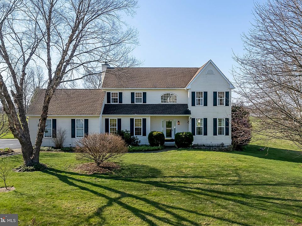 1st image of 318 Autumn Hill Dr