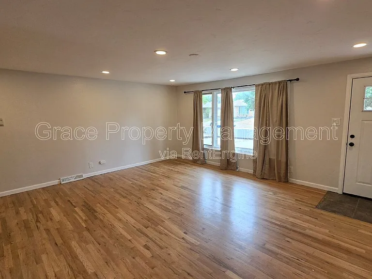 270 Beryl Way — Photo 3