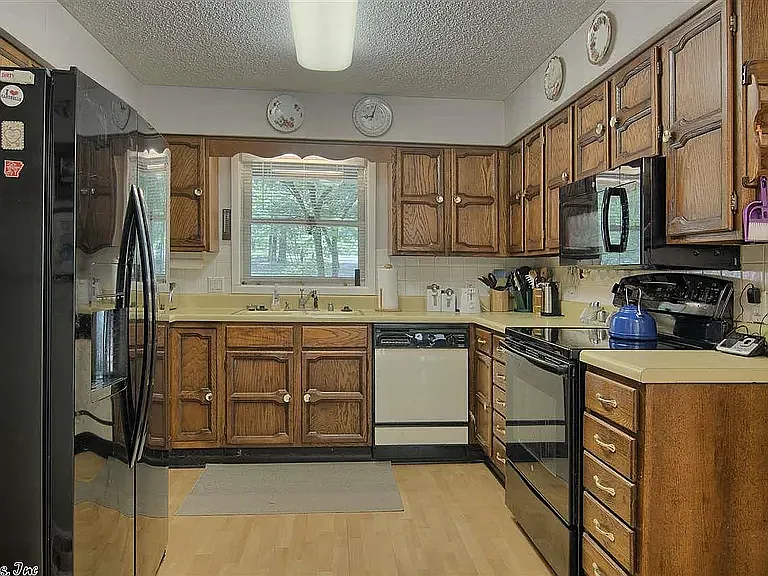 3 bed, 1627 sqft, $1,700 — Photo 2