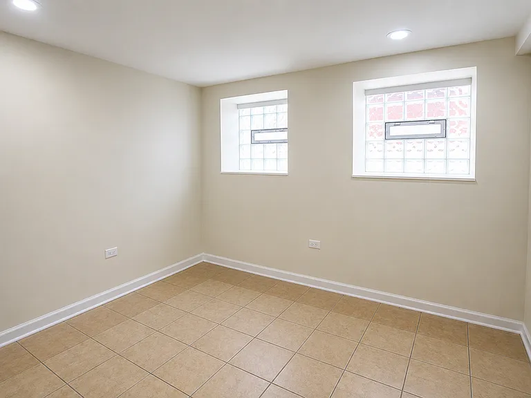 1016 N Ridgeway Ave #1R — Photo 12
