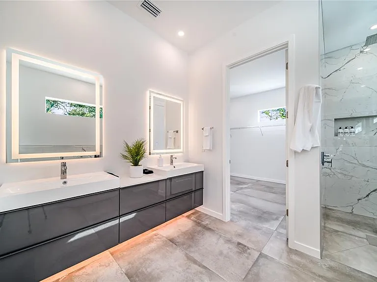 2585 Clematis St — Photo 28