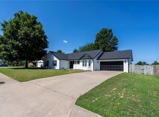 104 SW Apple Blossom, Bentonville, AR 72712