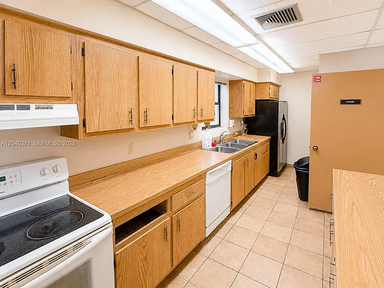 4550 NW 18th Ave #606 — Photo 38