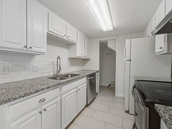 3rd image of 2124 Burton Dr APT 125