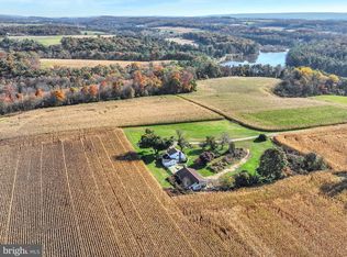 389 Sweet Arrow Lake Rd, Pine Grove, PA 17963