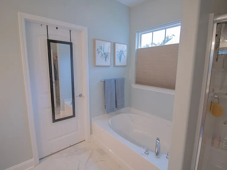 4 Gresham Ln — Photo 25