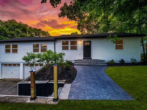 452 Vineyard Ave, Lloyd, NY 12528