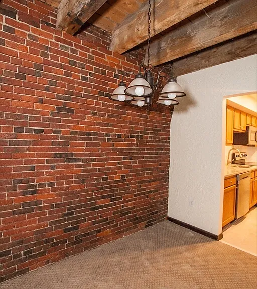 146 Commercial St #4 — Photo 4