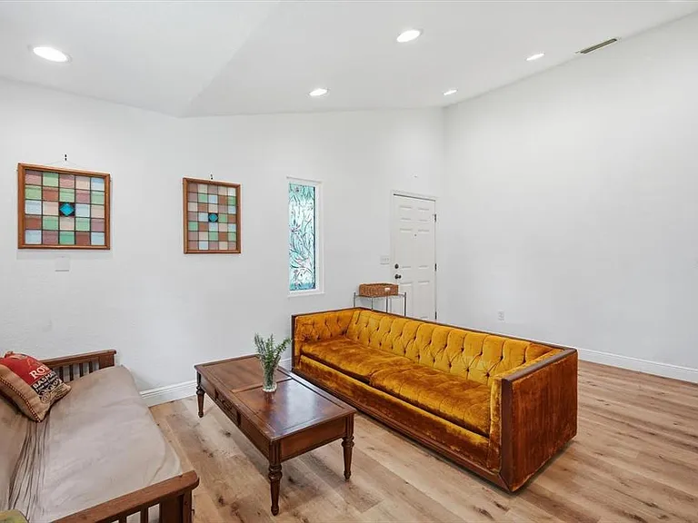 1001 E Reynolds St — Photo 10