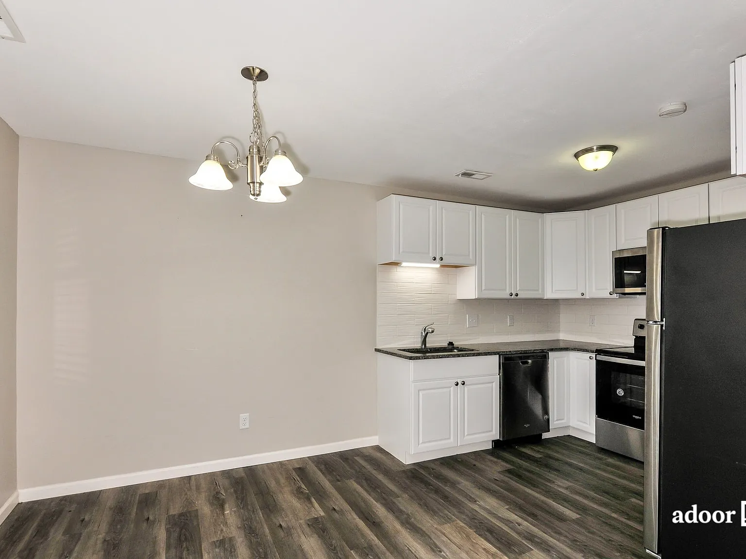 3 bed, 2.0 bath, 1094 sqft, $2,095 — Photo 3