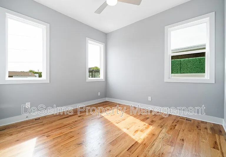 1000 Southside Ave — Photo 22