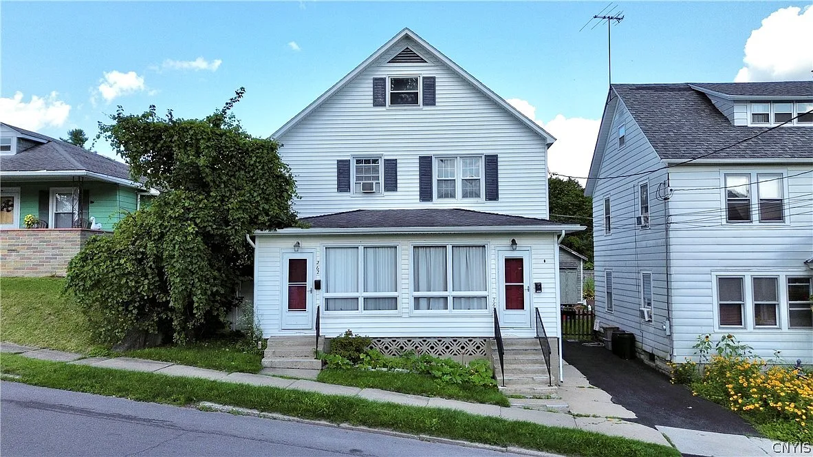 3 bed, 1.0 bath, 2128 sqft, $1,300 — Photo 1