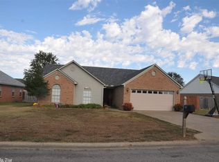 315 Village Dr, Searcy, AR 72143